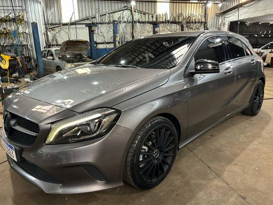 MERCEDES-BENZ A 200 2017
