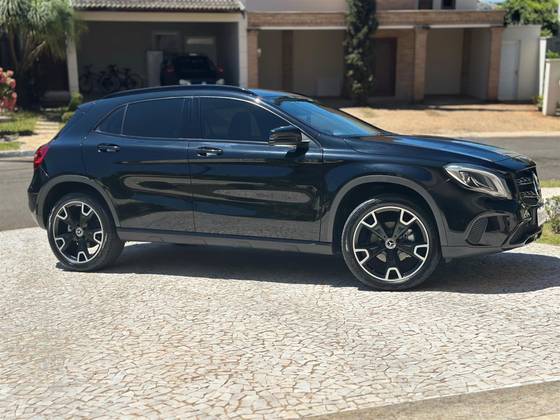 MERCEDES-BENZ GLA 200 2019