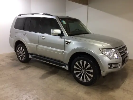 MITSUBISHI PAJERO FULL 2020