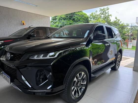 TOYOTA HILUX SW4 2023