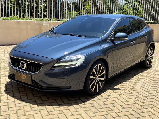 VOLVO V40 2019