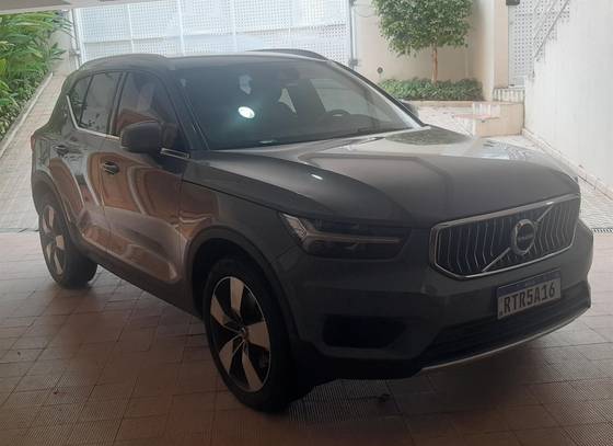 VOLVO XC40 2022