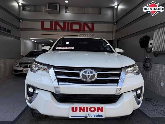 TOYOTA HILUX SW4 2019