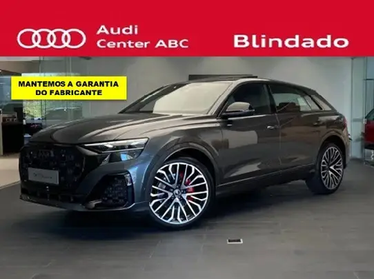 AUDI Q8 2025