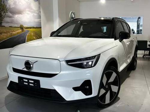 VOLVO XC40 2024