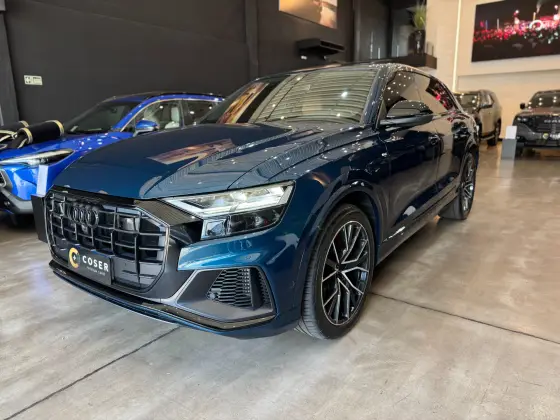 AUDI Q8 2020