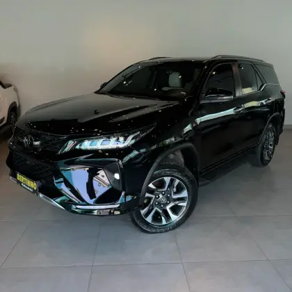 TOYOTA HILUX SW4 2024