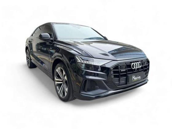 AUDI Q8 2021