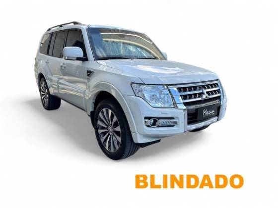 MITSUBISHI PAJERO FULL 2015