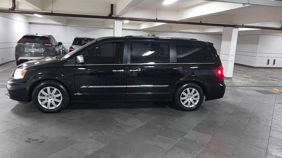 CHRYSLER TOWN & COUNTRY 2014