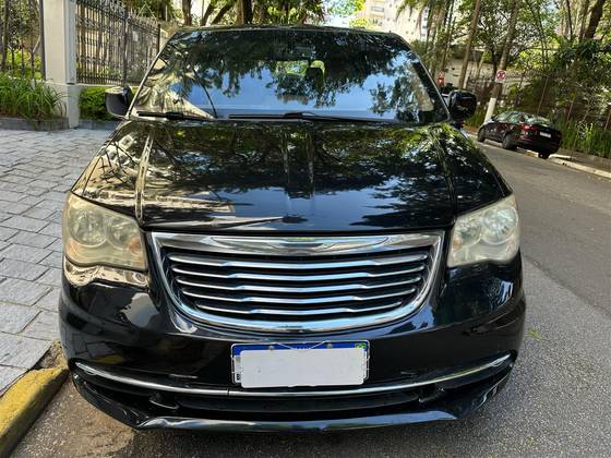 CHRYSLER TOWN & COUNTRY 2012