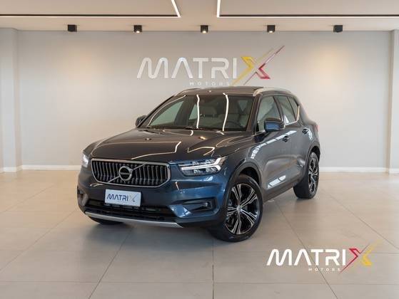 VOLVO XC40 2022