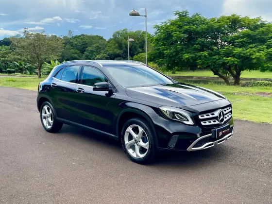 MERCEDES-BENZ GLA 200 2020