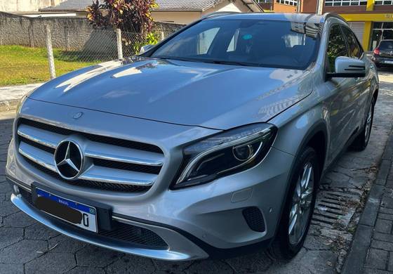 MERCEDES-BENZ GLA 200 2015