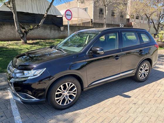 MITSUBISHI OUTLANDER 2016