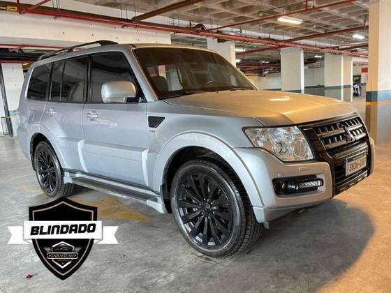 MITSUBISHI PAJERO FULL 2017