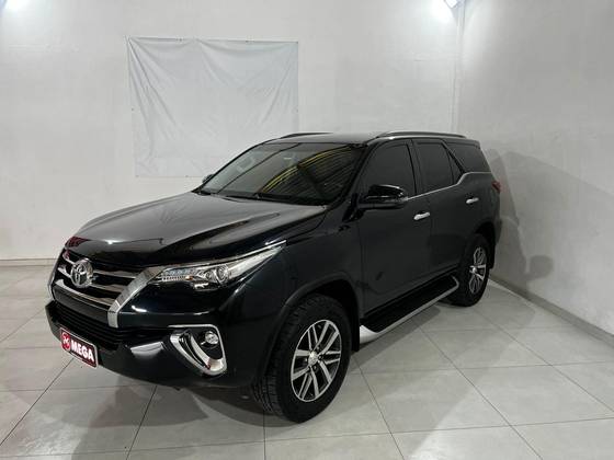 TOYOTA HILUX SW4 2020