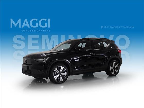 VOLVO XC40 2023