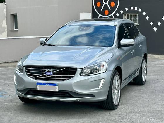 VOLVO XC60 2017