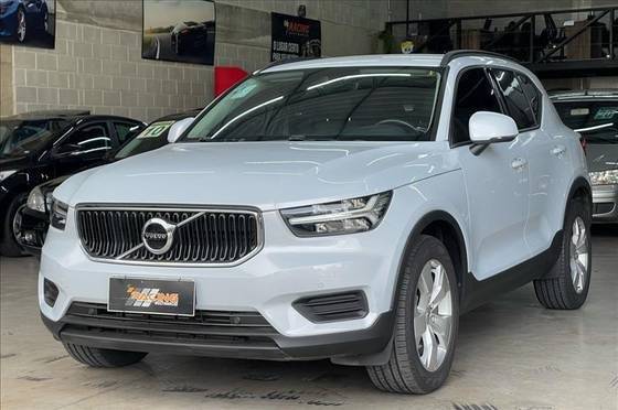 VOLVO XC40 2020
