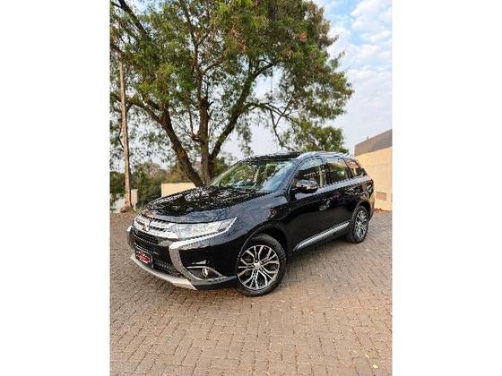 MITSUBISHI OUTLANDER 2017