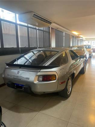 PORSCHE 928 1981