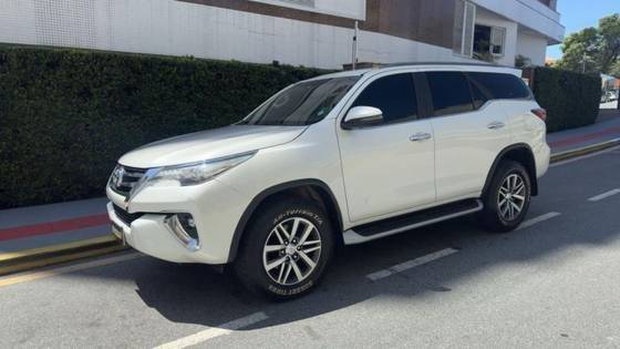 TOYOTA HILUX SW4 2018