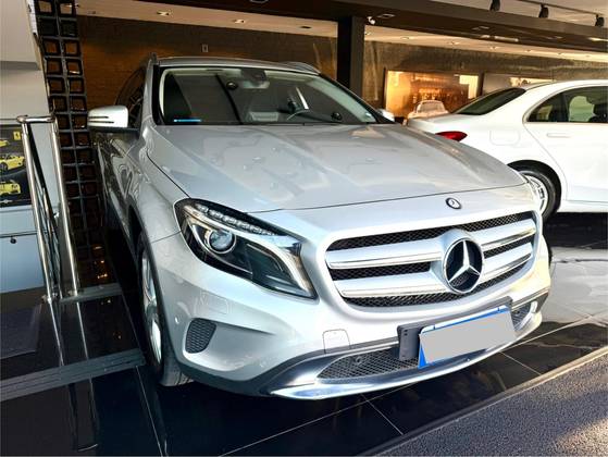 MERCEDES-BENZ GLA 200 2017