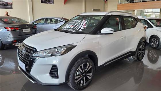 NISSAN KICKS PLAY 2025