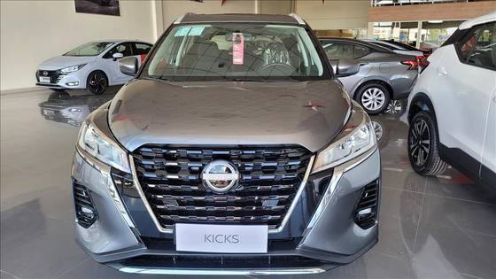 NISSAN KICKS PLAY 2025