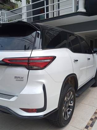 TOYOTA HILUX SW4 2024