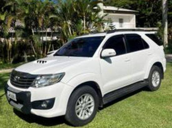 TOYOTA HILUX SW4 2015