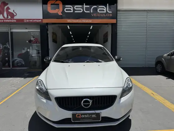VOLVO V40 2018