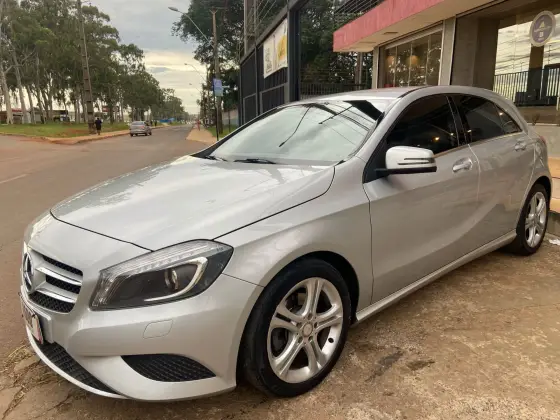 MERCEDES-BENZ A 200 2015
