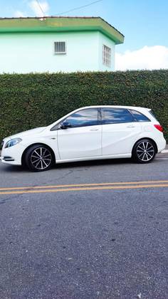MERCEDES-BENZ B 200 2013