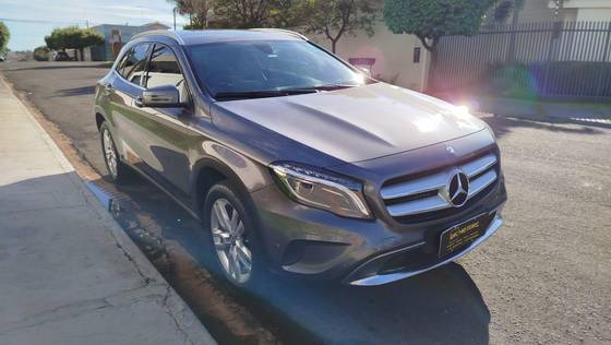 MERCEDES-BENZ GLA 200 2016