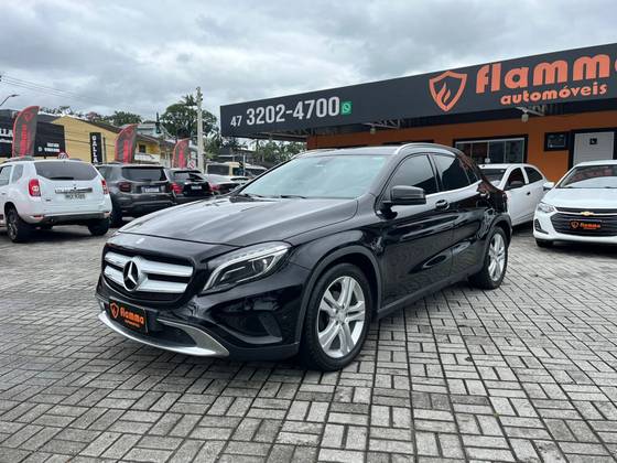 MERCEDES-BENZ GLA 200 2015