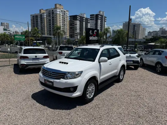 TOYOTA HILUX SW4 2013