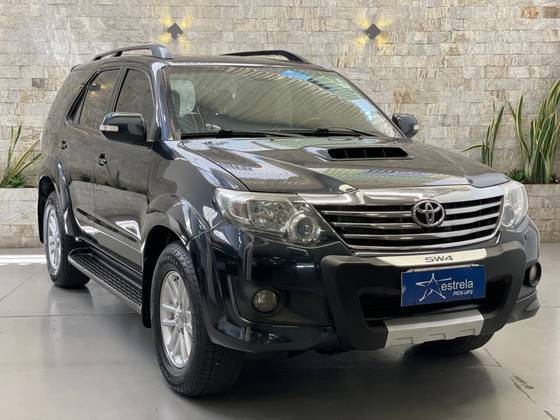 TOYOTA HILUX SW4 2014