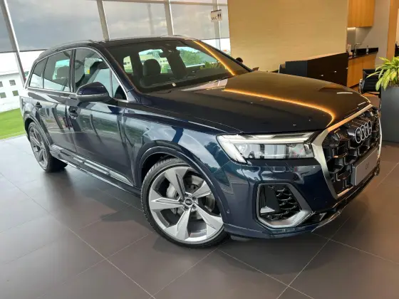 AUDI Q7 2025