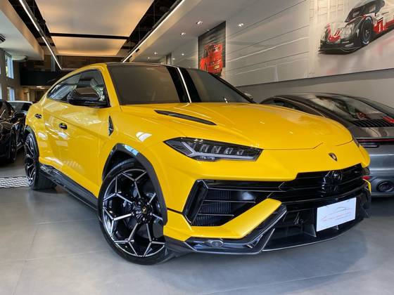 LAMBORGHINI URUS 2024
