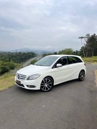MERCEDES-BENZ B 200 2013