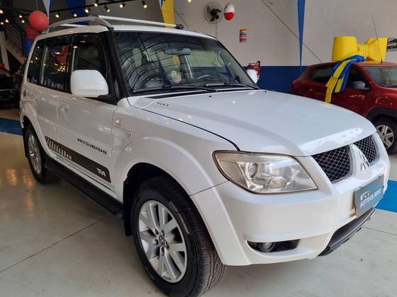 MITSUBISHI PAJERO TR4 2012