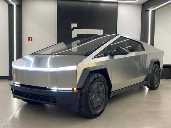 TESLA CYBERTRUCK 2024