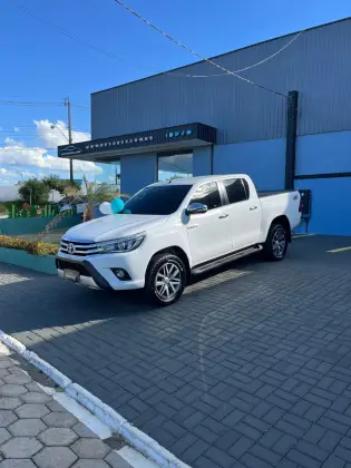 TOYOTA HILUX 2016