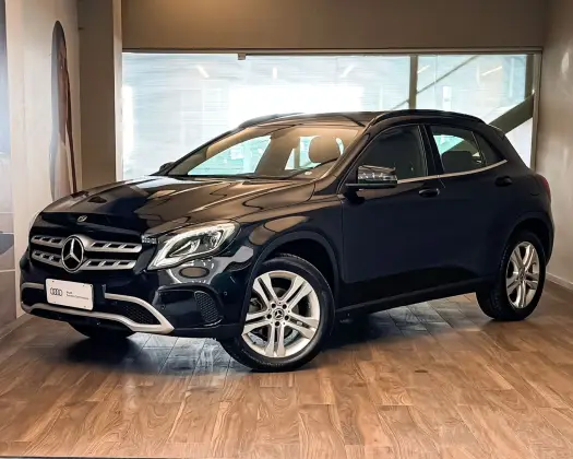 MERCEDES-BENZ GLA 200 2020