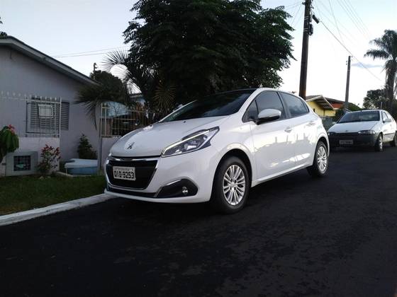 PEUGEOT 208 2017