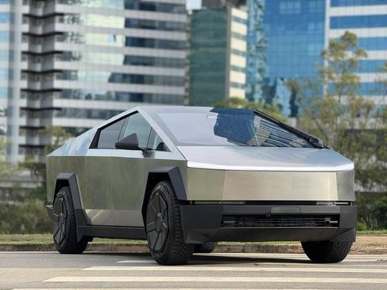 TESLA CYBERTRUCK 2024