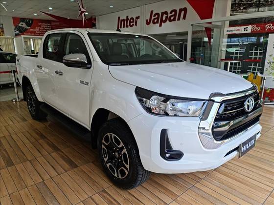 TOYOTA HILUX 2025