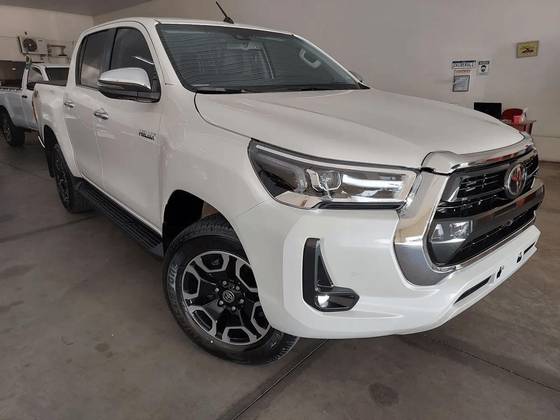 TOYOTA HILUX 2025